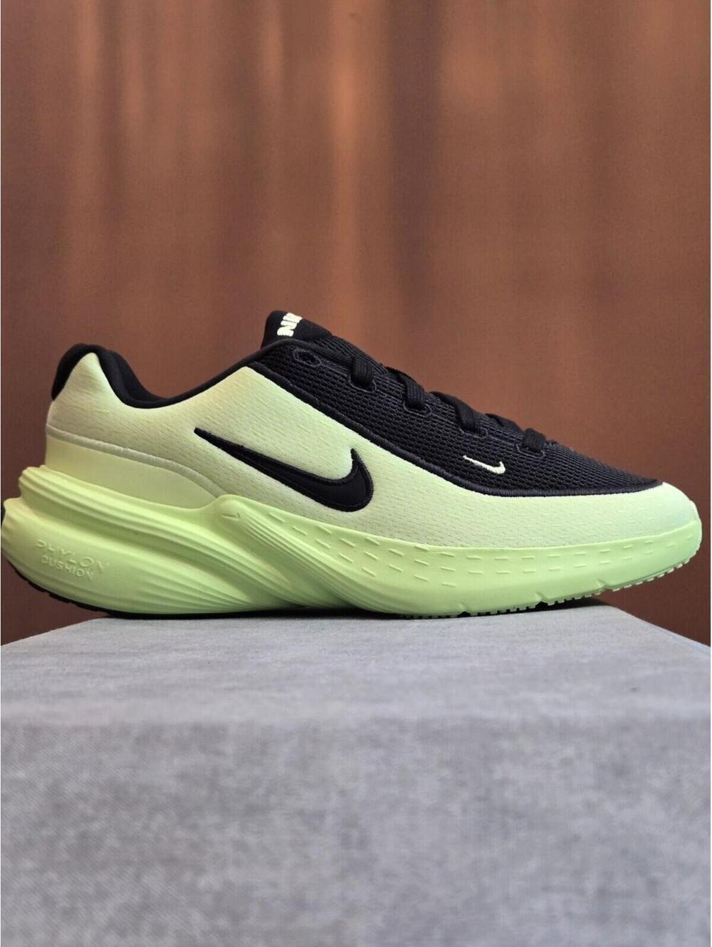 Nike Uplift SC Black Barely Volt IF1749-005 Size 6Y / Women’s 7.5 New In Box NIB